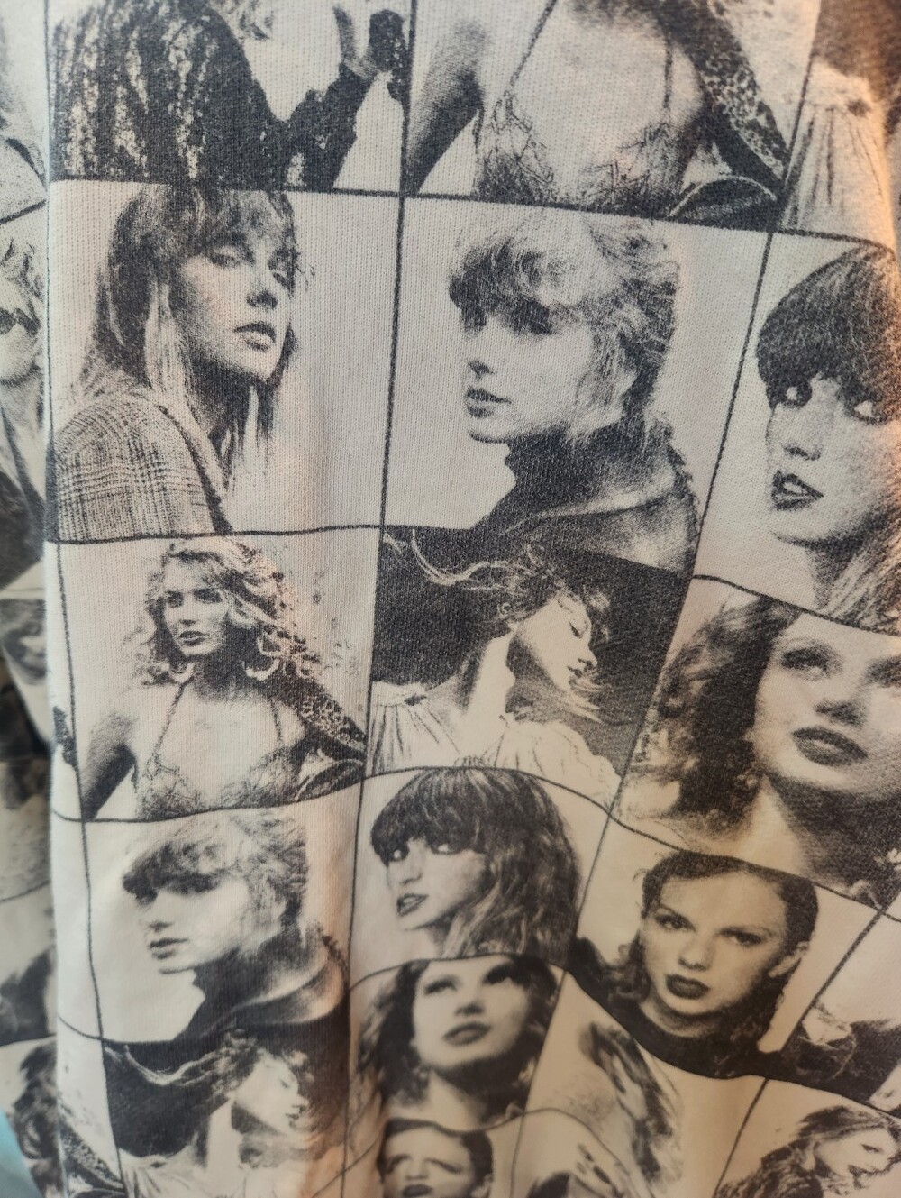 Taylor Swift Eras Tours Official Crewneck Sweatshirt - Black & Cream Large Good! - Picture 10 of 13